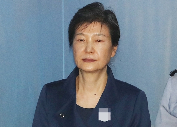박근혜 전 대통령이 10일 열린 ‘국정농단’ 사건과 ‘국가정보원 특활비 상납’ 사건 파기환송심에서 징역 20년을 선고받았다. /사진=뉴스1