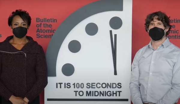 2022년 1월 20일 발표된 지구 운명의 날 시계. 자정을 100초 앞둔 시계의 모습. 핵과학자회보