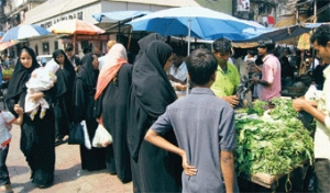 2008년 인도 바드리 마할 이슬람지역의 시장풍경．