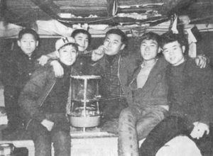 ‘한미사’ 공장의 전태일(맨 오른쪽)과 동료들. 전태일기념사업회 제공 .