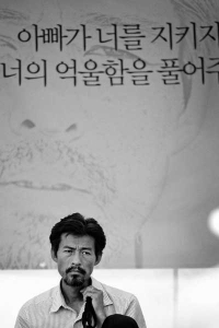 단식하는 유민이 아빠, 김영오씨. 이 사회가 그에게 보낸 반응은 냉소와 모멸이 압도적이다.
피해자인 그는 왜 그런 대우를 받았을까? 그 해답은 물론, 우리 안에 있다.