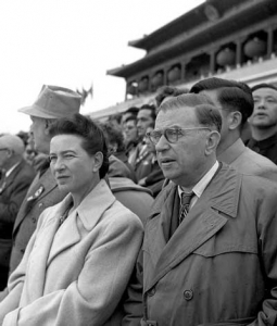 1955년 베이징을 방문했을 당시의 시몬 드 보부와르와 사르트르