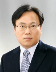 현대중공업이 새해 매출 목표를 약 10년 전 수준인 14조9561억원으로 잡았다.강환구 사장(사진)은 신년사에서 “생산성 높여 경쟁력 확보, 낭비요소 없는 최적의 체질 갖춰야”한다고 강조했다.