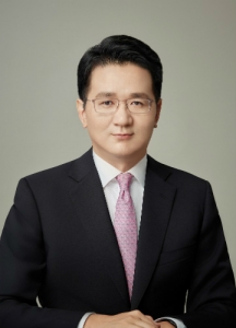 조원태 대한항공 부사장이 실적 개선을 이끌어내며 10개월 만에 사장으로 승진했다.