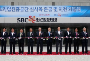 중소기업진흥공단 간부가 중소기업 지원 사업 추진을 위해 중소기업으로부터 청탁을 받고 2개 업체로부터 뇌물성의 신용카드를 받아 7000여만 원을 사용하고 또 다른 업체에게는 ‘대가성 있는’ 고급 승용차를 받은 것으로 밝혀졌다.(사진은 기사 내용관 관련 없음을 알립니다.)
