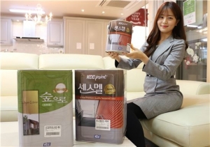 KCC가 중금속 없는 페인트 ‘센스멜골드’ 와 우수한 내오염성을 보유한 친환경 수성페인트 ‘숲으로듀라센스(유광)’ 등 고기능성 페인트 2종을 출시했다.