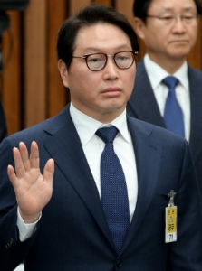 이재용 삼성전자 부회장에 대한 구속영장이 기각된 가운데 SK그룹이 차분히 상황을 주시하는 모습을 보이고 있다.