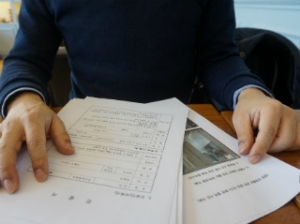 A씨는 이 사건으로 인해 전치 2주의 상해진단과 외상 후 스트레스로 인한 정신과 진단 치료 6개월을 진단받았으며 근무지 변경을 해야만 했다.