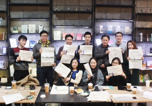 논현역 인근 북티크에서 일주일에 한번씩 갖는 르디플로 읽기모임은 고된 삶의 윤활유 같은 역할을 해준다.