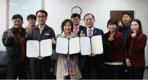 한화는 청소년 사회 적응 지원 프로그램인 ‘찾아가는 드림스쿨’ 협약식을 지난 20일 충남 아산1사업장에서 진행했다.