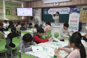 효성은 경남 창원시 소재 초등학교 5, 6학년 학생들을 대상으로 10일부터 18일까지 '주니어 공학교실'을 진행했다고 17일 밝혔다.
