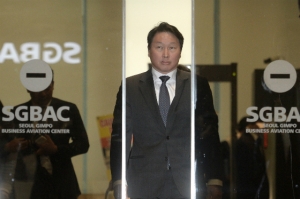 SK하이닉스가 포함된 '한미일 연합'이 일본 도시바 반도체 사업을 인수했다. 이번 인수에서는 최태원 SK그룹 회장(사진)의 ‘선견지명’이 주목되고 있다.(사진제공=뉴스1)