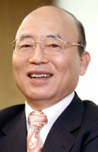포스코 출신인 이봉관 회장(사진)은 MB정부 시절 이명박 전 대통력의 형을 비롯해 정권실세들과의 유착관계에 휩싸인 바 있다.