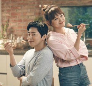 동원F&B가 배우 조정석과 걸그룹 구구단의 김세정을 신규 모델로 발탁해 ‘바로 먹는 영양, 동원참치’ 컨셉으로 TV광고를 제작, 동원참치의 가치를 전했다.(사진제공= 동원F&B)