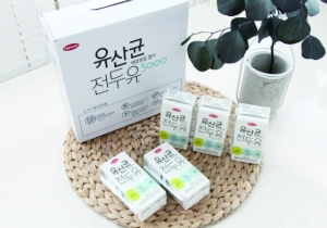 한미약품 계열사인 한미메디케어가 국산콩 100%를 통째로 갈아 만든 두유에 유산균을 더한 제품 '전두유 5000'을 출시했다.
