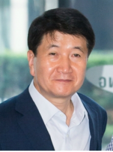 삼성생명은 보험료 지급과 관련한 이슈가 이전부터 있어왔고 올해 자살보험금미지급 논란으로 기관경고를 받았으며 김창수 삼성생명 사장(사진)은 징계를 받기도 했다.