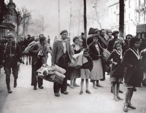 &lt;1938년 4월3일, 프랑스 루숑에 도착한 스페인 난민들&gt;