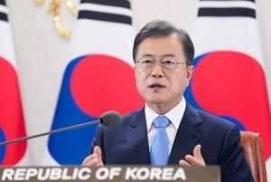 문재인 대통령이 18일 청와대 본관 집무실에서 화상회의로 진행된 세계보건기구(WHO) 제73차 세계보건총회(WHA) 초청 연설을 하고 있다. /사진=청와대 제공