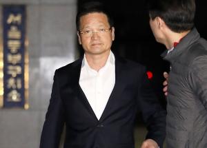 김학의 전 법무부차관의 ‘별장 성접대 의혹’ 사건 등에 연루돼 재판에 넘겨진 윤중천 씨에게 검찰이 2심에서도 징역 13년을 구형했다. /사진=뉴스1