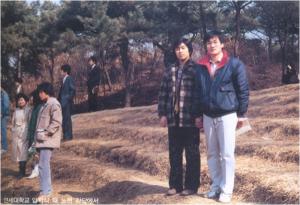 대학입학식, 오른쪽이 한열 / (사)이한열 기념사업회 제공