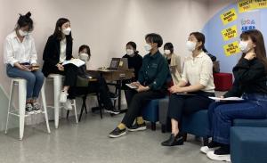 ▲제3회 ESG청년포럼에 참가한 청년들이 토론을 하고 있다. ⓒESG청년포럼
