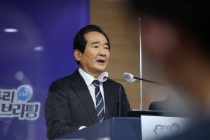 정세균 국무총리가 지난 3월 11일 서울 종로구 정부서울청사에서 3기 신도시 땅 투기 의혹 1차 조사 결과 발표를 하고 있다. 그는 이날 "LH를 해체 수준으로 환골탈태하는 혁신을 추진하겠습니다"라고 발언했다.&nbsp;/출처=뉴스1