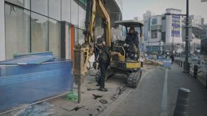 공사음에 맞춰 탭댄스를 추는 이상열&nbsp;