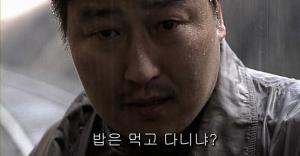 터널 입구에서 박현규를 윽박지르고 있는 박두만 형사.