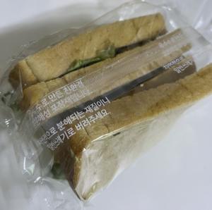 (사진)=(옥수수 성분으로 만든 스타벅스 제품 포장지/출처: 소진영)