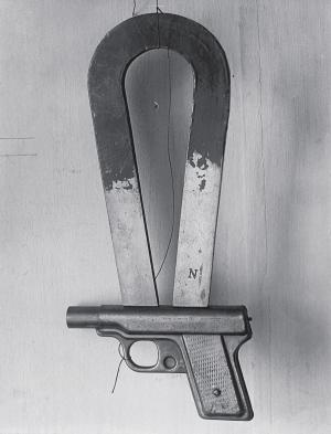 &lt;나침반&gt;, 1920 - 맨 레이