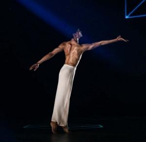 ‘무용계의 아카데미상’으로 불리는 ‘브누아 드 라 당스’(Benois de la Danse) 최고 남성무용수상을 받은 김기민이&nbsp;마린스키발레단 입단 10주년을 맞아 2021년 러시아 상트페테르부르크 마린스키 극장에서 단독 공연을 펼쳤다.