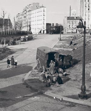&lt;포르트 드 방브 인근의 집시 가족&gt; - 1931년, 앙드레 케르테즈