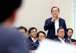 2018년 유향열 당시 한국남동발전 사장이 서울 여의도 국회 산업통상자원중소벤처기업위원회 전체회의에서 북한산 석탄 관련 자료제출 요구 및 질의에 답하고 있다. 2018.8.21./출처=뉴스1