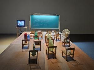 ‘자신이 도구에 불과하다고 배우는 사물들’, 김범