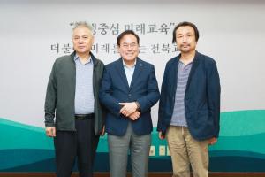 성일권 &lt;르몽드 디플로마티크&gt; 발행인(왼쪽), 서거석 전라북도 교육감(가운데), 안치용&nbsp;ESG연구소장, 본지 편집위원(오른쪽)