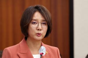 이영 중소벤처기업부 장관이 12일 서울 여의도 국회에서 열린 산업통상자원위원회의 중기부 등에 대한 국정감사에서 인사말을 하고 있다. / 출처=뉴스1