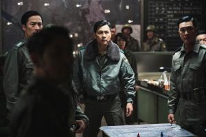 &lt;서울의 봄&gt;에서 수도경비사령관 이태신(정우성)