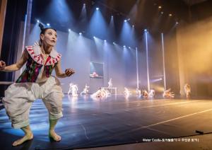 사진 3. 인천광역시립무용단 ‘Water Castle-토끼탈출기’ (안무·대본·연출 윤성주, 사진작가 하지영, 사진제공 인천광역시립무용단)