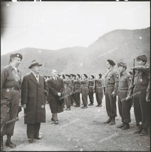화살머리고지 전투에서 승리한 프랑스군 대대(대대장 보레이 중령)를 기념하여 1952년 11월 열린 행사에 대한민국 이승만 대통령이 참석했다. 프랑스군에 배속된 한국군의 모습도 열병식에서 보인다.