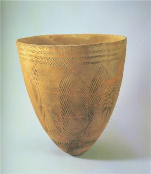 빗살무늬 토기(櫛文土器) 41×35cm, 1976년 암사동 출토 (경희대 박물관 소재)