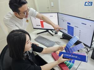 KCC의 디지털 컬러 플랫폼을 활용해 제품의 색상, 재고, 생산이력 등 정보를 한눈에 확인할 수 있다. (KCC 제공)