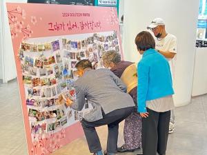 골프존이 지난 5월 8일 어버이날과 창립기념일을 맞아 골프존타워서울 본사 사옥에서 진행한 임직원 부모님 초청행사 모습. (골프존 제공)