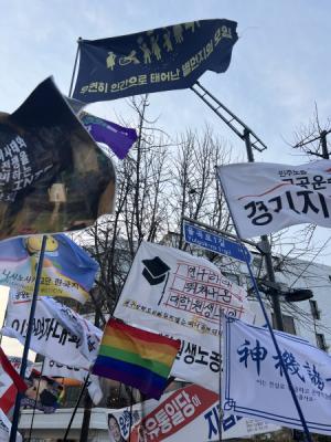 성일권 - 「윤석열 파면 촉구시위에서 진보적 가치를 부르짓는 노동자들」, 2025년 4월