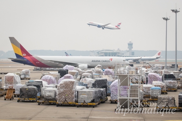 2일 인천국제공항 아시아나항공 화물터미널에 수출 화물들이 선적을 기다리고 있다. 사진/뉴스1