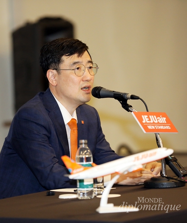 이석주 제주항공 대표가 28일 서울 메이필드호텔에서 열린 기자간담회에서 인사말을 하고 있다. 사진/제주항공