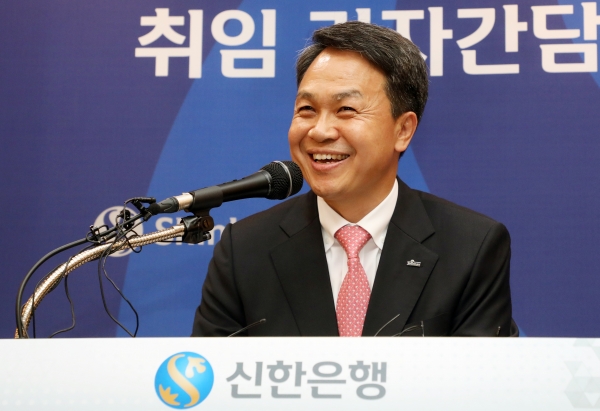 진옥동 신한은행장. 사진/뉴스1