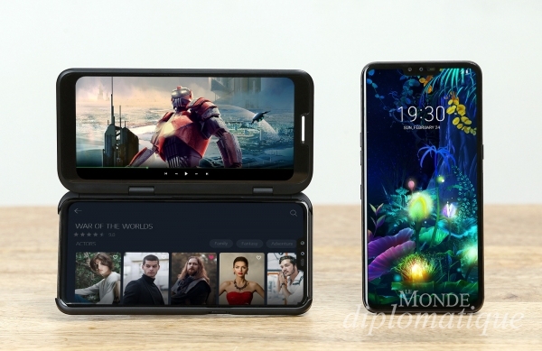 LG전자 'LG V50 씽큐'와 듀얼스크린 장착 모습. 사진/LG전자