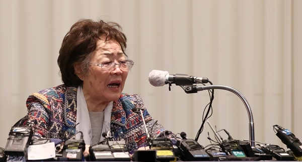 정의기억연대의 기부금 유용 등 의혹을 제기한 일본군 위안부 피해자 이용수 할머니가 25일 대구 수성구 만촌동 인터불고 호텔에서 기자회견을 하고 있다. /사진=뉴스1