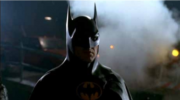 배트맨의 그림자 같은 모습은 빛과 어둠, 정의와 무정부 상태, 선과 악 사이의 공간에 서식하는 한계 인물로 그를 표시한다. 배트맨 리턴즈 (Tim Burton, 1992)