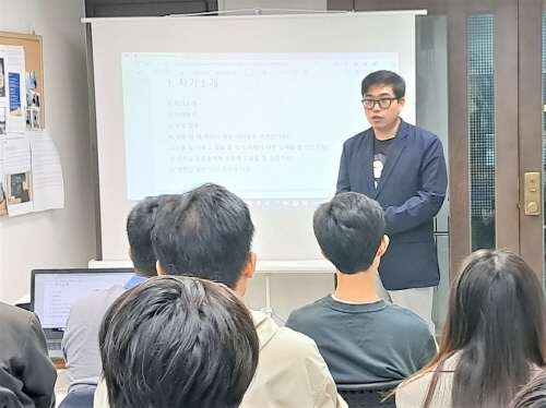 인턴십 합격 소감을 발표하는 별의친구들 청년